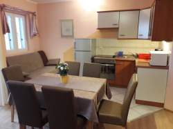 Apartmenthaus Vivien Kustici (Insel Pag)