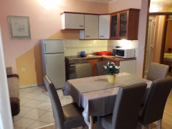 Apartmenthaus Vivien Kustici (Insel Pag)