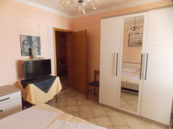 Apartmenthaus Vivien Kustici (Insel Pag)