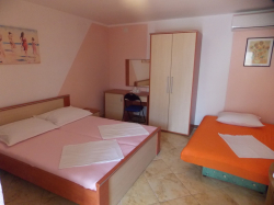 Apartmenthaus Vivien Kustici (Insel Pag)