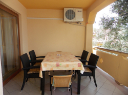 Apartmenthaus Vivien Kustici (Insel Pag)