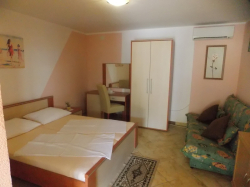 Apartmenthaus Vivien Kustici (Insel Pag)