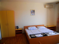 Apartmenthaus DADO Starigrad (Paklenica)