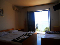 Apartmenthaus DADO Starigrad (Paklenica)