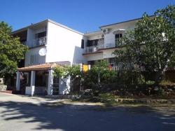 Apartments DADO Starigrad (Paklenica)